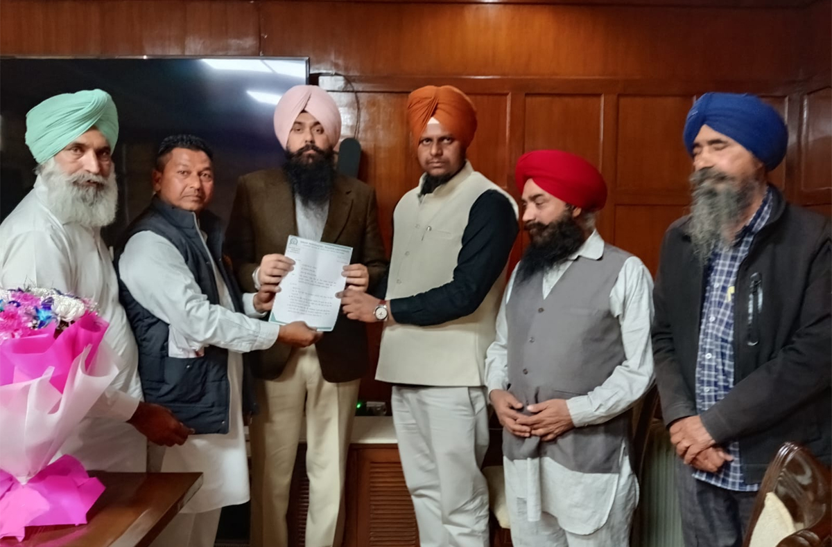 Delegation of Gram Panchayat of village Lakhanour met MP Malvinder Singh Kang
